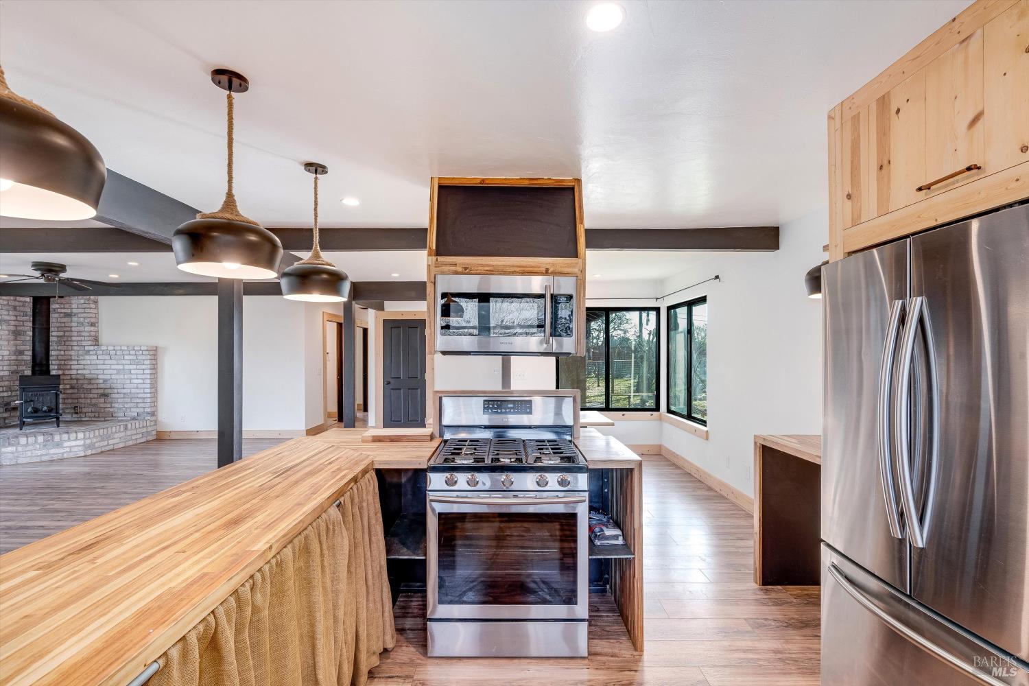 985 Gumview Road Windsor CA 95492