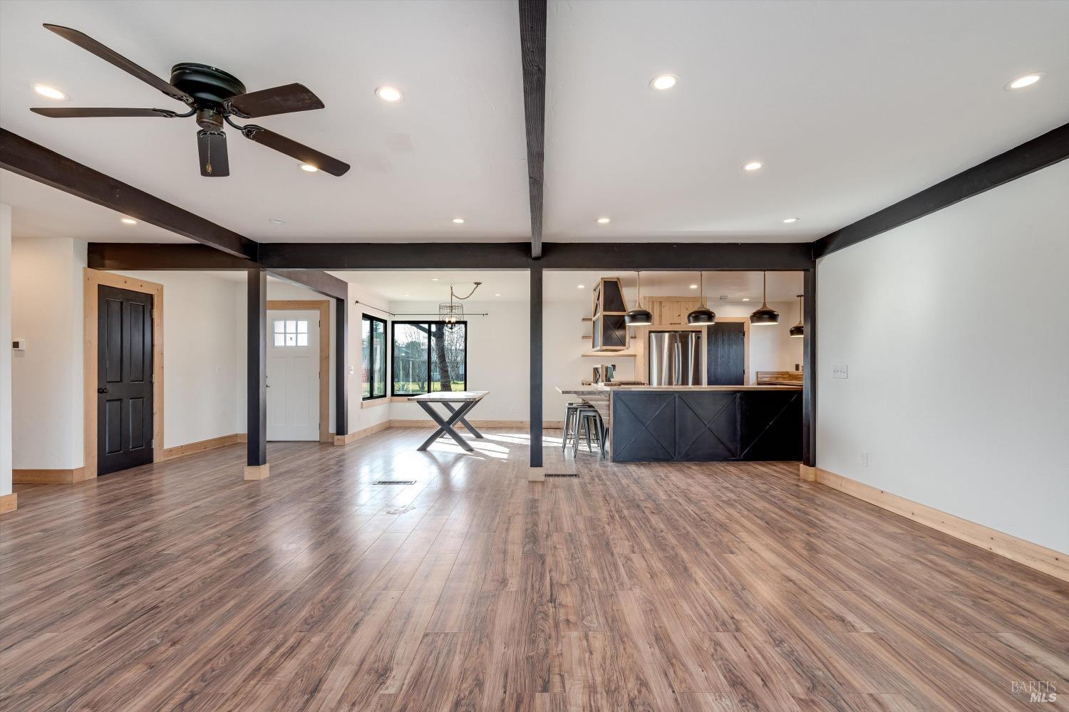 985 Gumview Road Windsor CA 95492