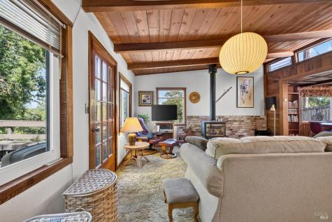 9312 Champs De Elysees Forestville CA 95436