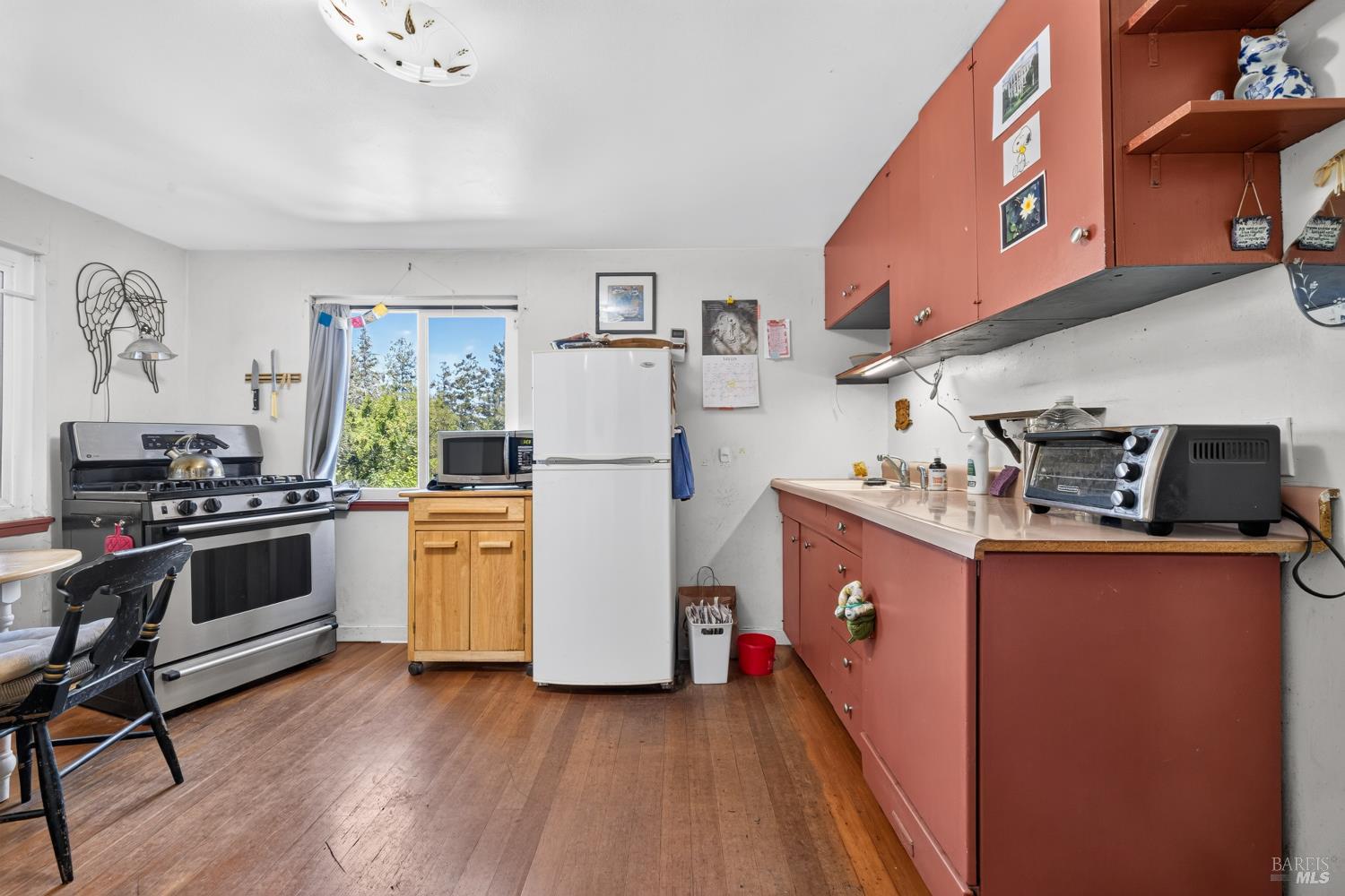 9312 Champs De Elysees Forestville CA 95436