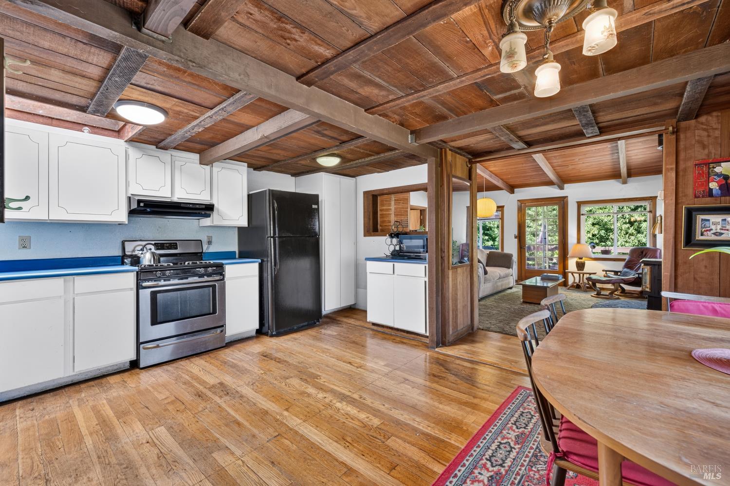 9312 Champs De Elysees Forestville CA 95436