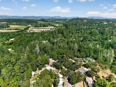 9312 Champs De Elysees Forestville CA 95436