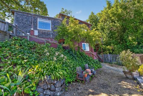 9312 Champs De Elysees Forestville CA 95436