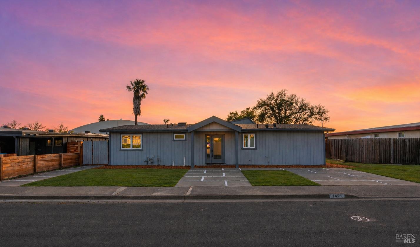 1421 Spruce Way Healdsburg CA 95448