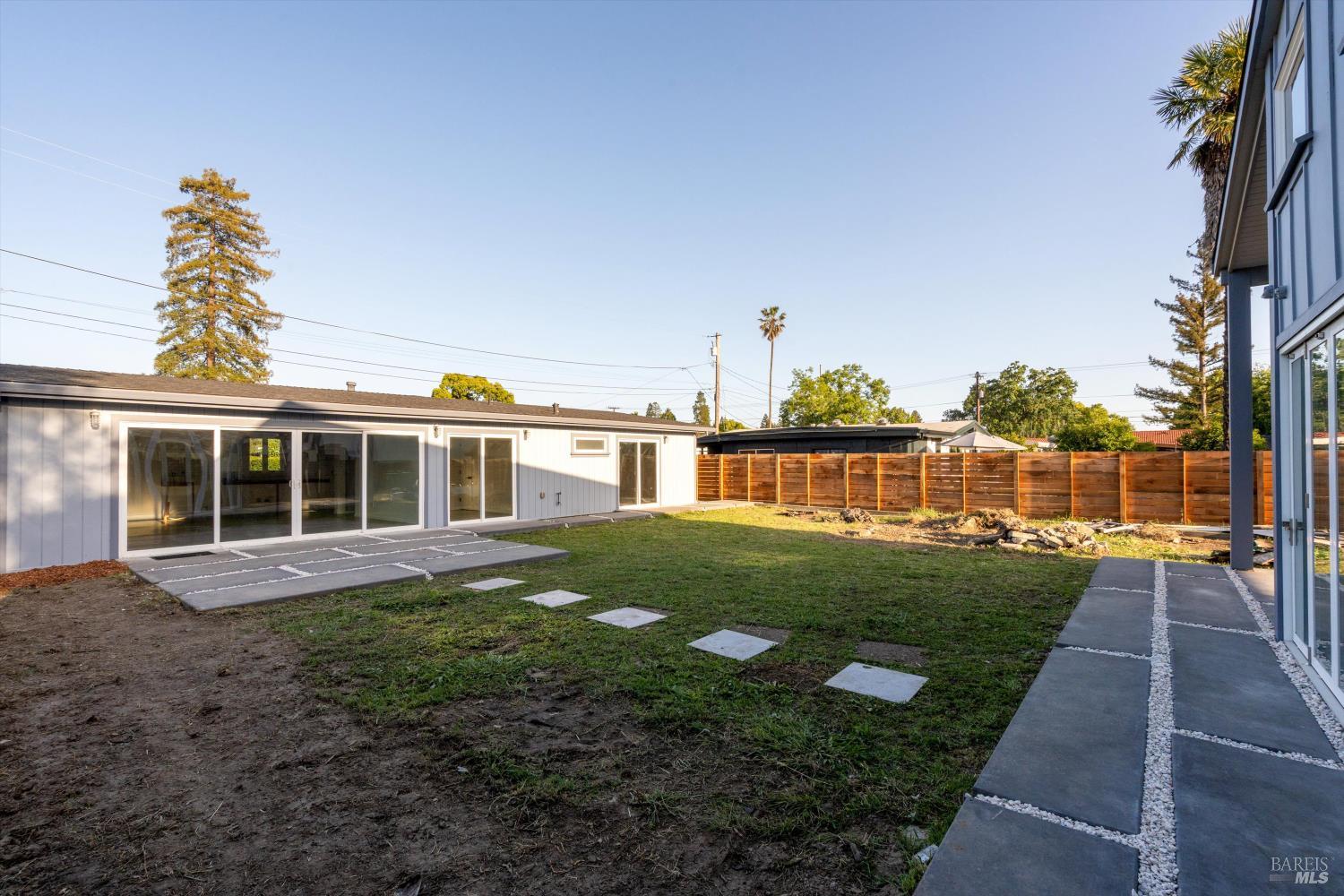 1421 Spruce Way Healdsburg CA 95448