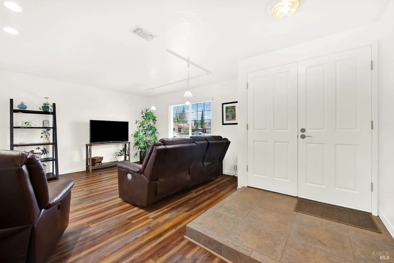 203 Greenwich Circle Vacaville CA 95687