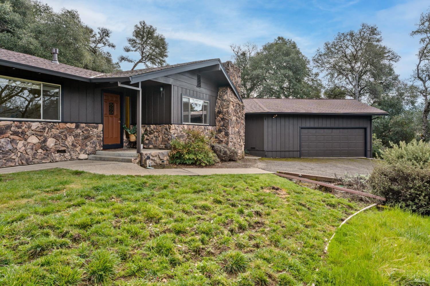 1261 Deerwood Drive Ukiah CA 95482