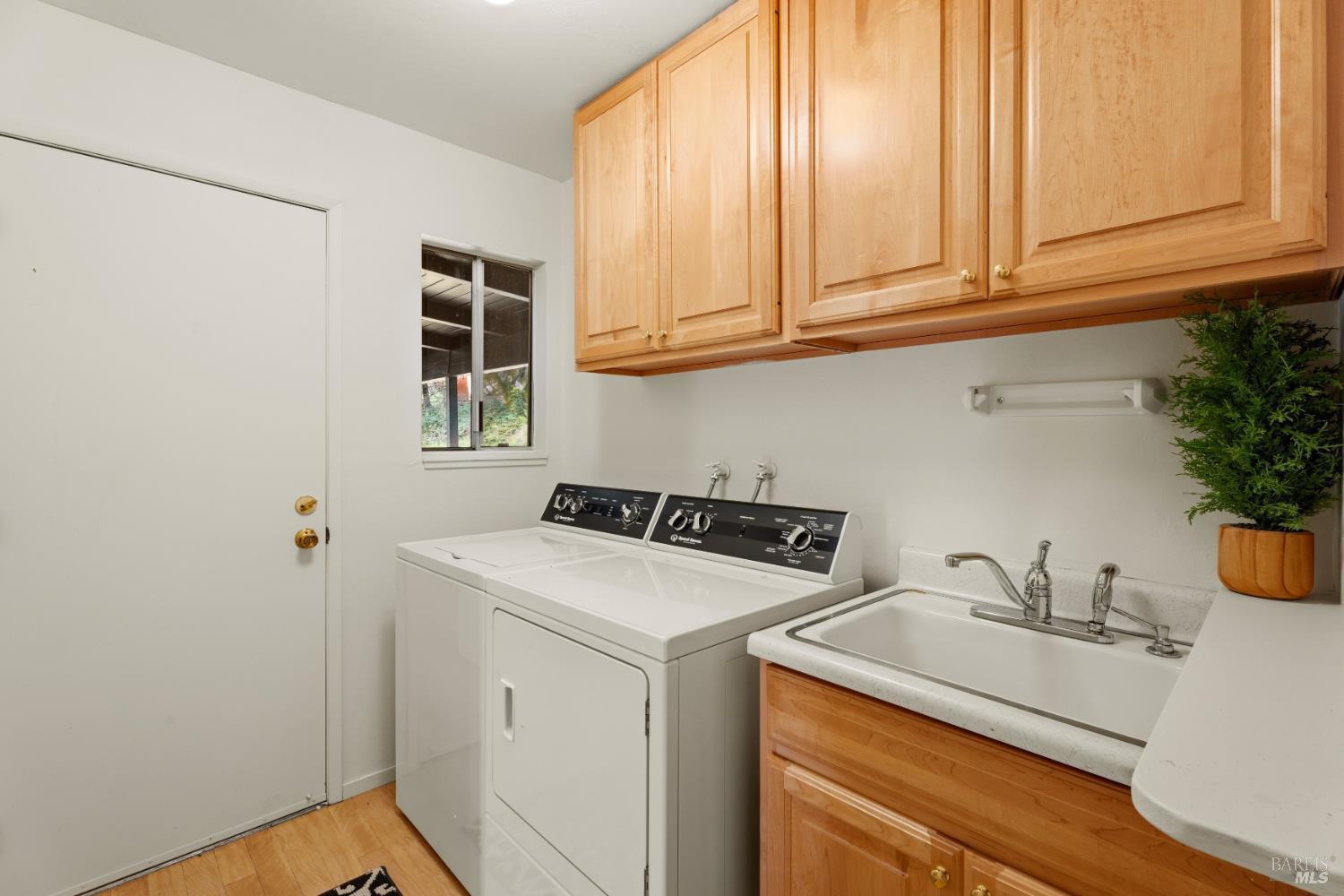 1261 Deerwood Drive Ukiah CA 95482