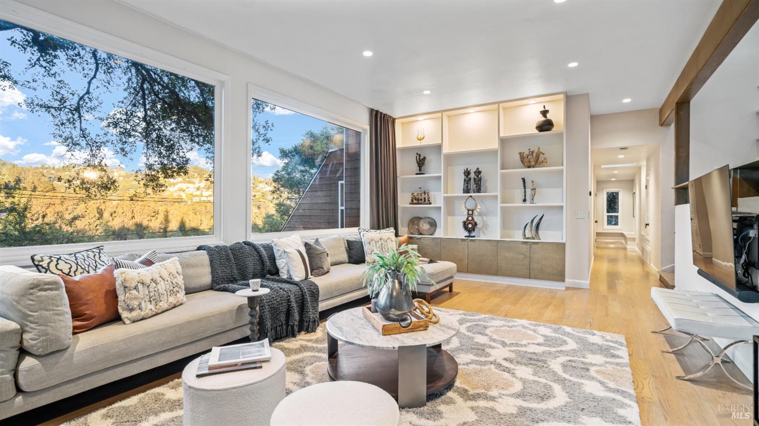 5595 Estates Drive Oakland CA 94618