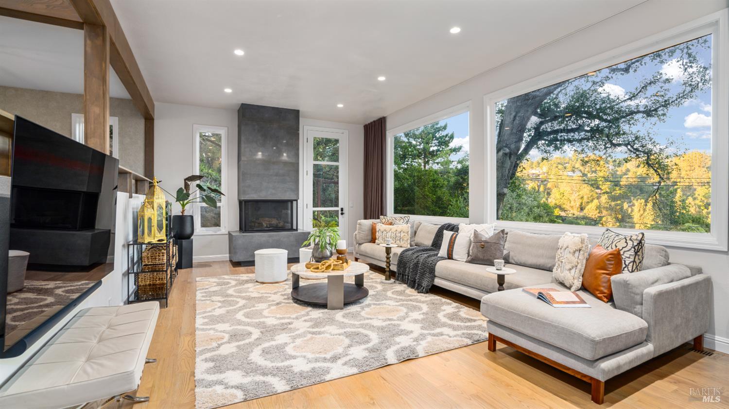5595 Estates Drive Oakland CA 94618