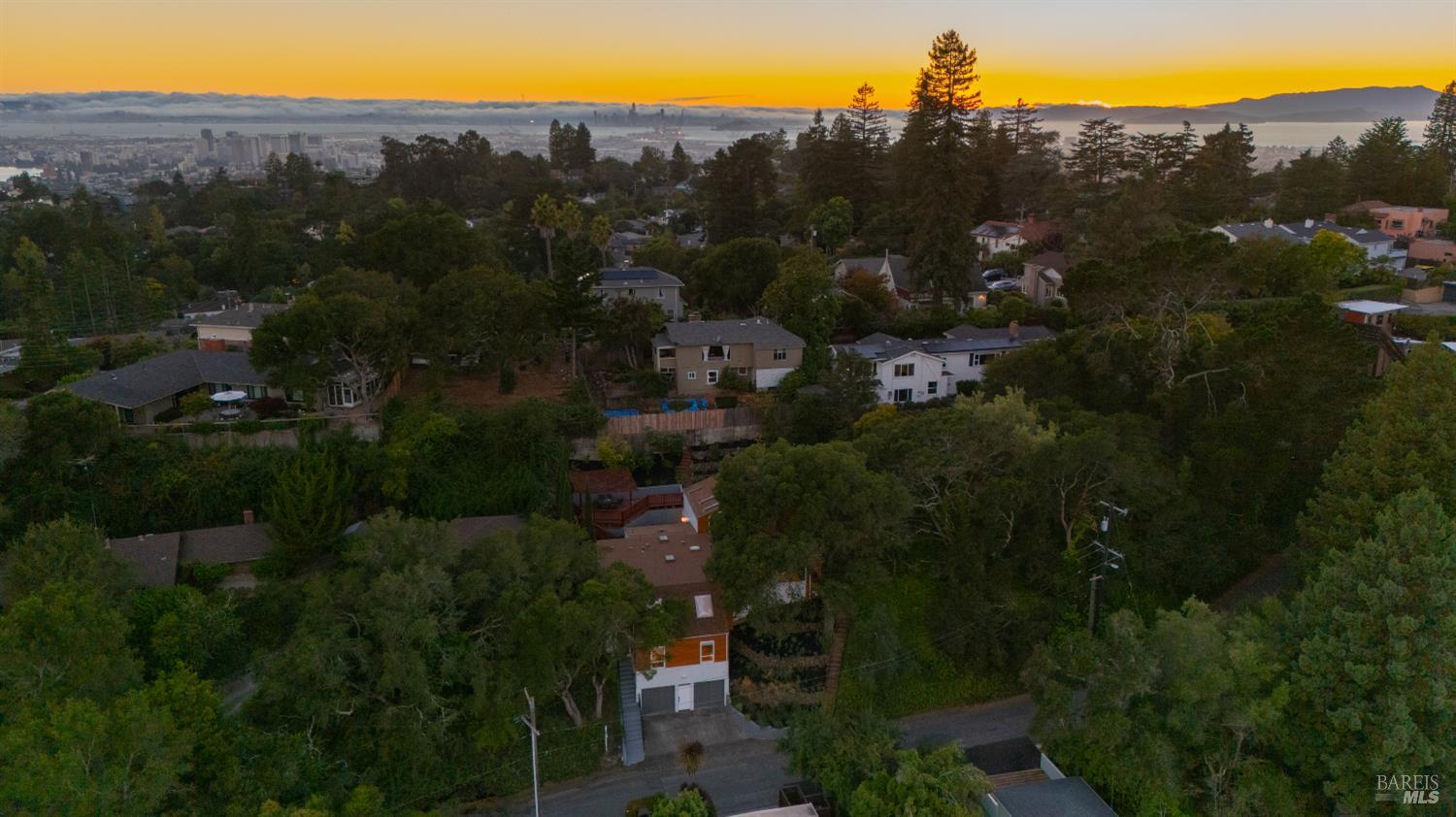 5595 Estates Drive Oakland CA 94618