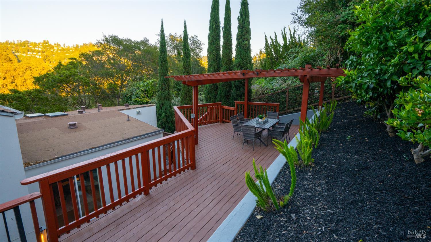 5595 Estates Drive Oakland CA 94618