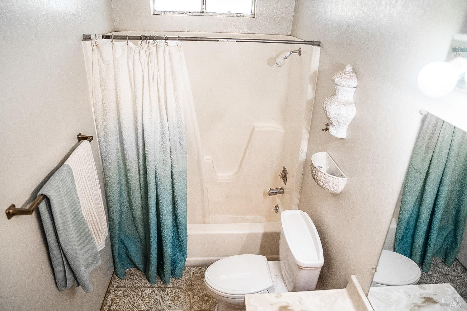 798- Colleen Drive Windsor CA 95492