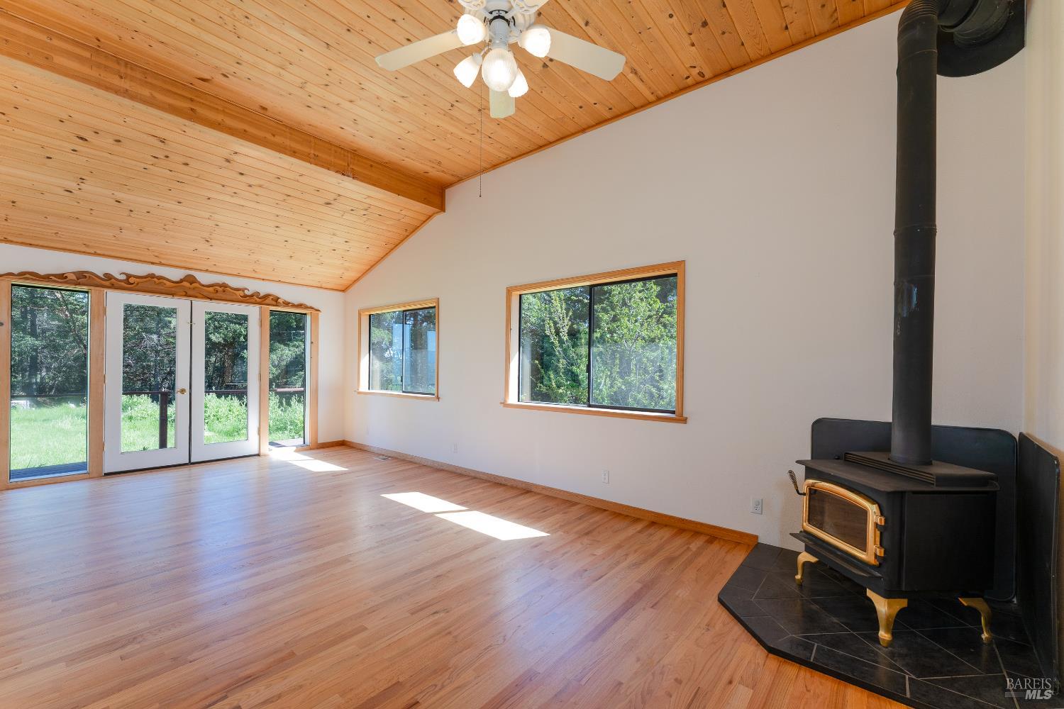 28801 Pinecrest Road Willits CA 95490