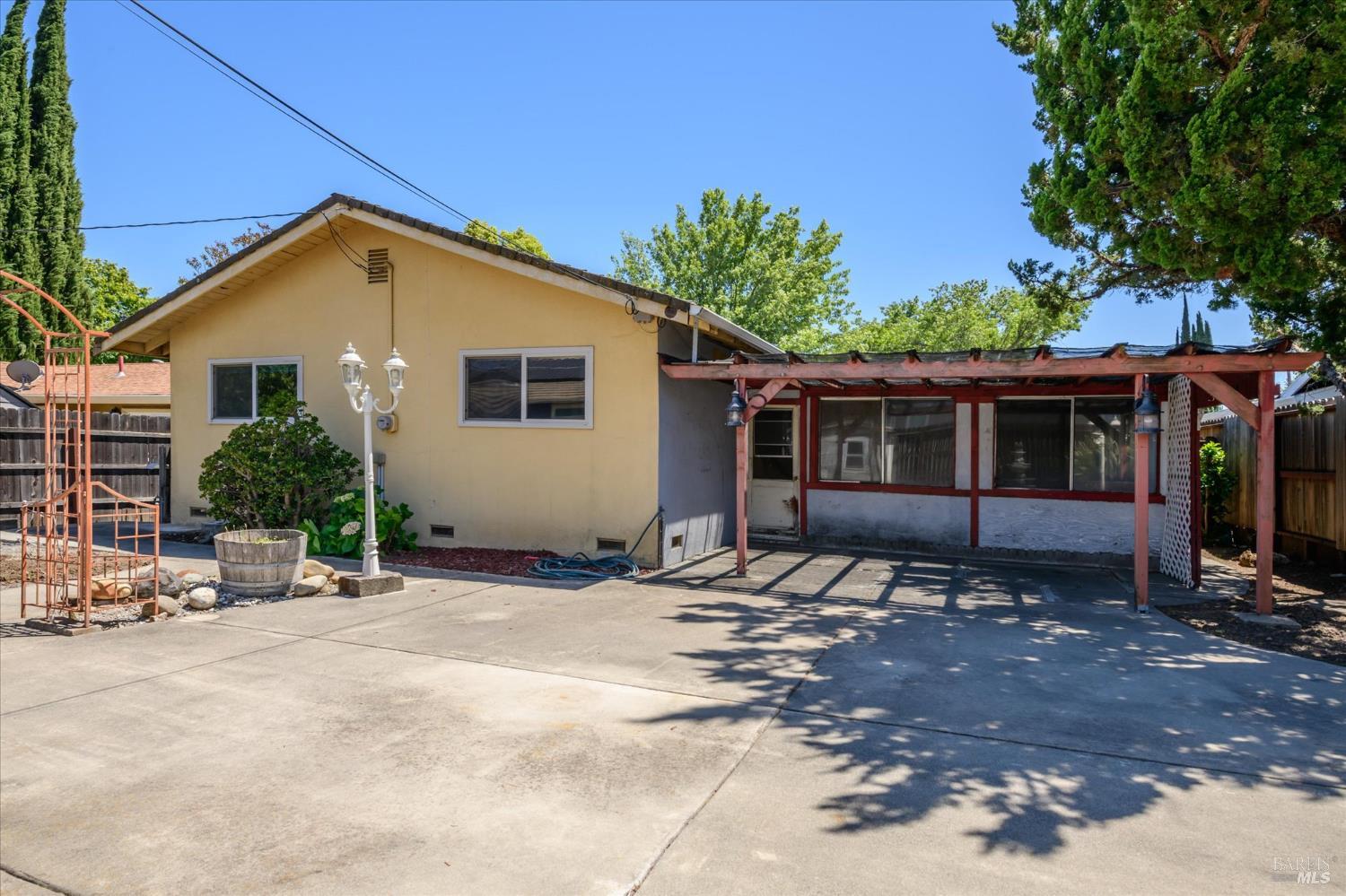 262 Markham Avenue Vacaville CA 95688