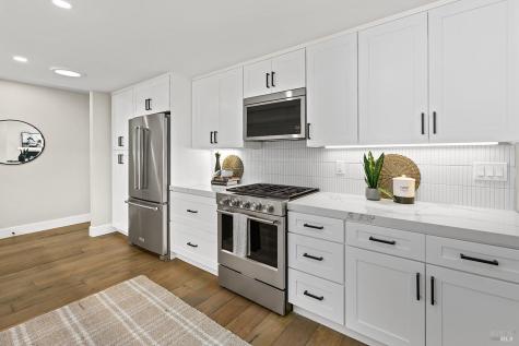 210 Burgundy Road Healdsburg CA 95448