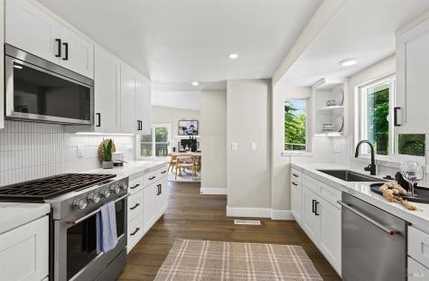 210 Burgundy Road Healdsburg CA 95448