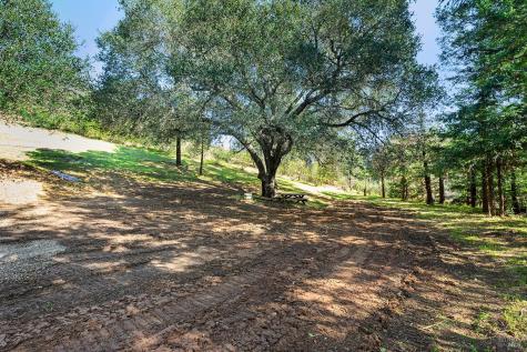 210 Burgundy Road Healdsburg CA 95448