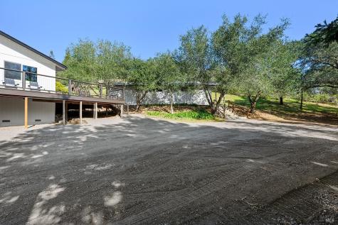210 Burgundy Road Healdsburg CA 95448