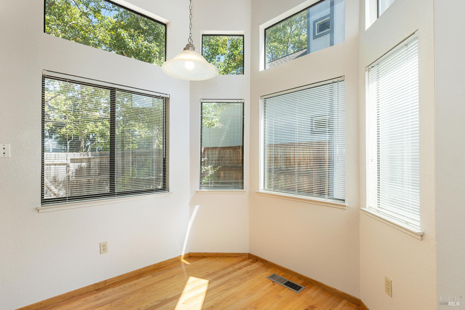 554 March Avenue Healdsburg CA 95448
