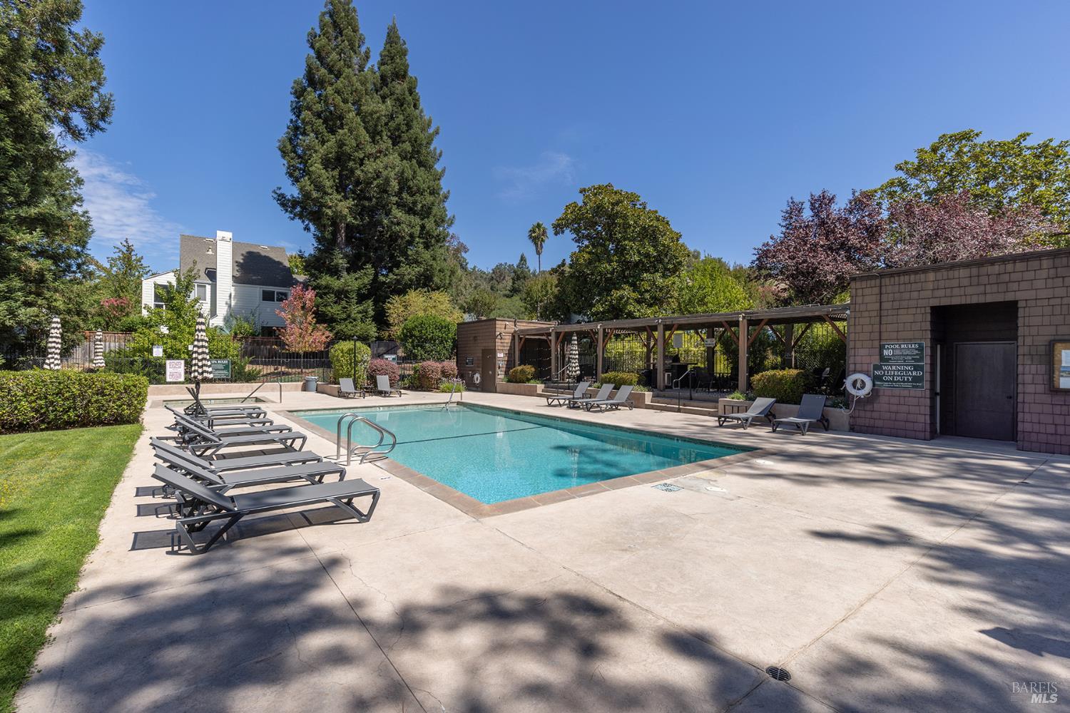 554 March Avenue Healdsburg CA 95448