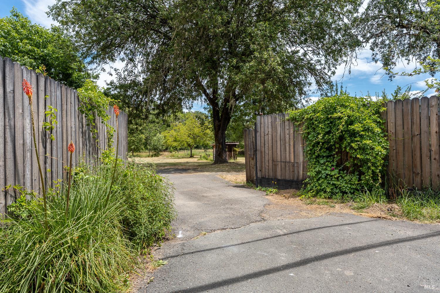 1150 Center Valley Road Willits CA 95490