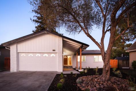 49 Eastside Circle Petaluma CA 94954
