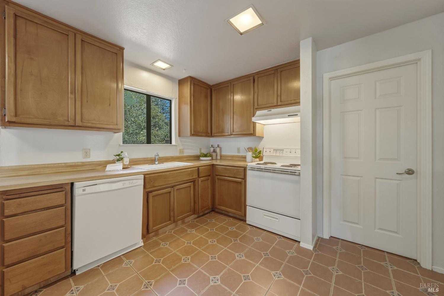 9260 Hoberg Drive E Cobb CA 95426