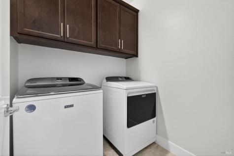 1273 Del Rancho Way Petaluma CA 94954