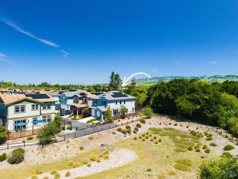 1273 Del Rancho Way Petaluma CA 94954