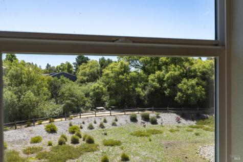 1273 Del Rancho Way Petaluma CA 94954