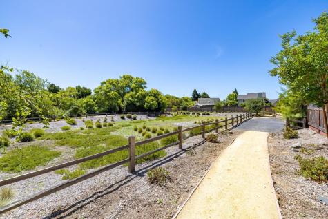 1273 Del Rancho Way Petaluma CA 94954