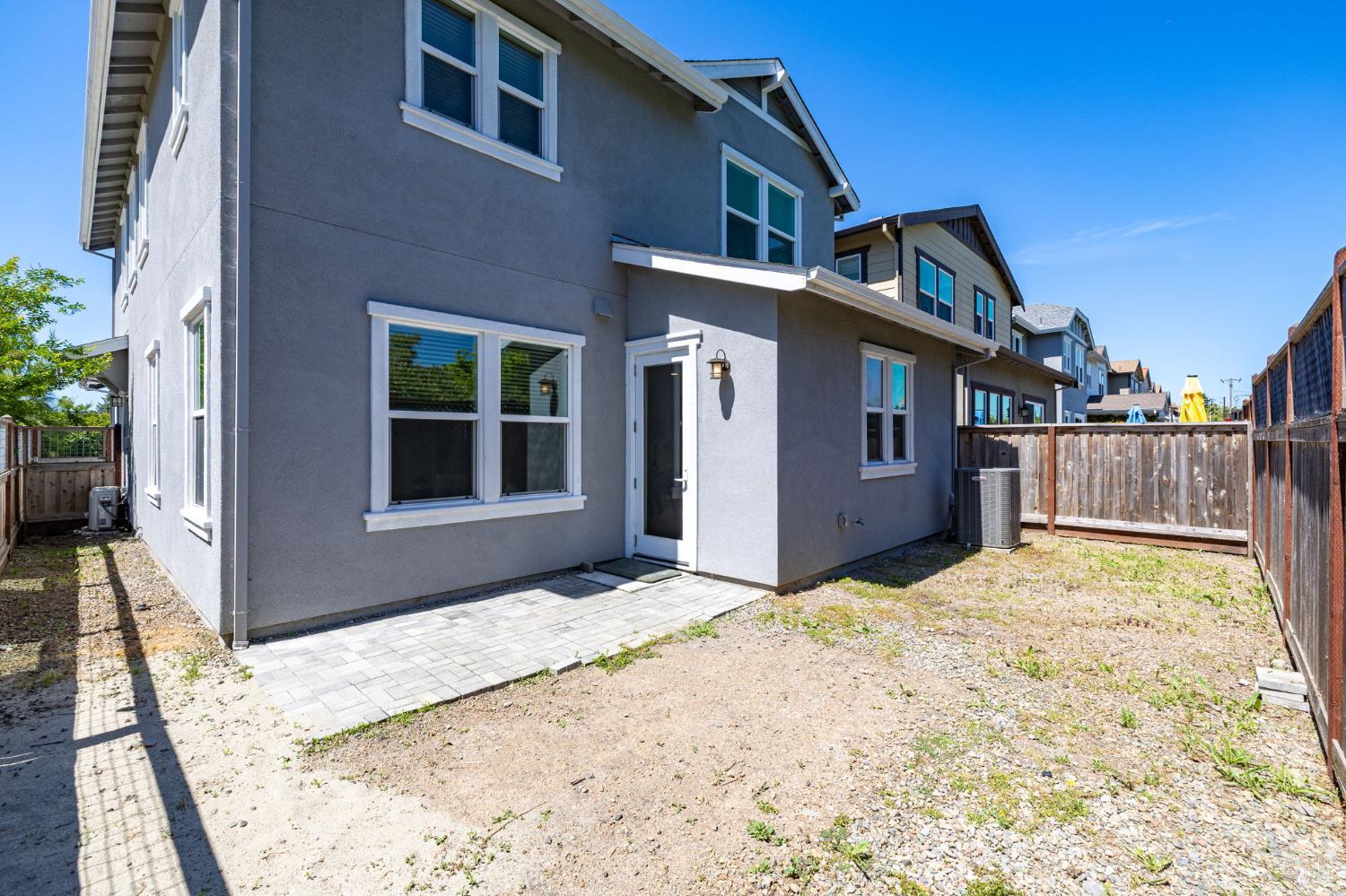 1273 Del Rancho Way Petaluma CA 94954