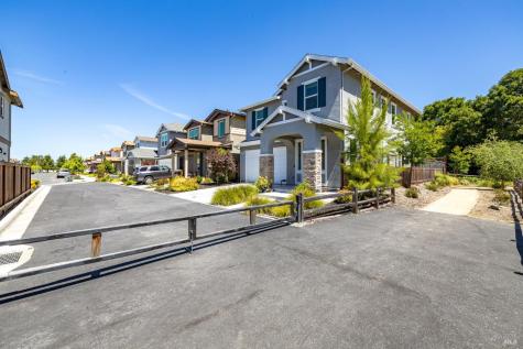 1273 Del Rancho Way Petaluma CA 94954