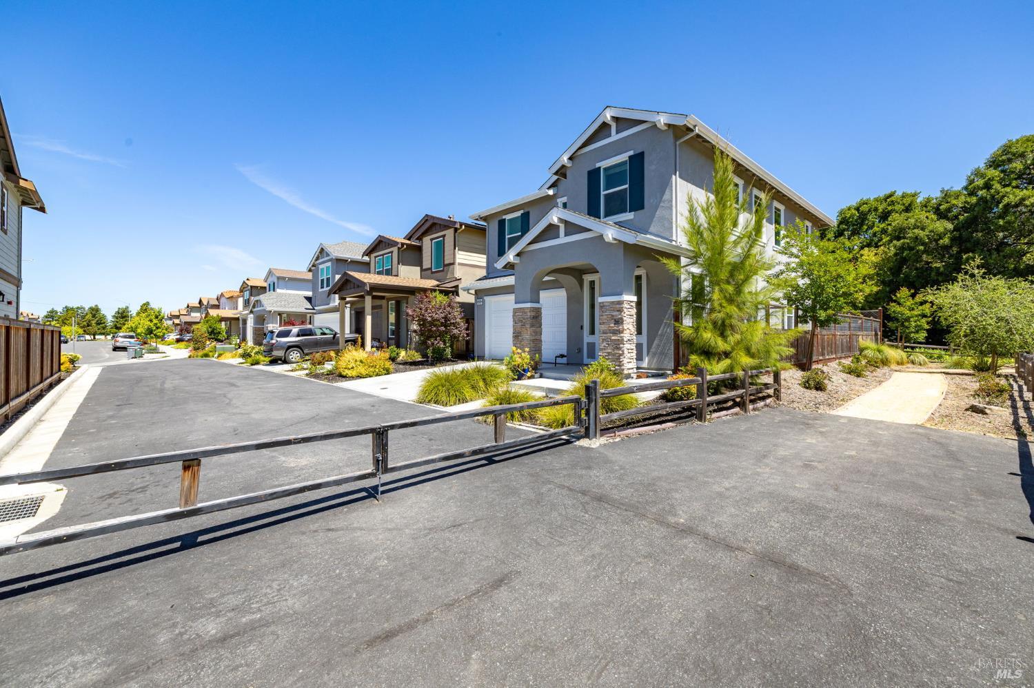 1273 Del Rancho Way Petaluma CA 94954