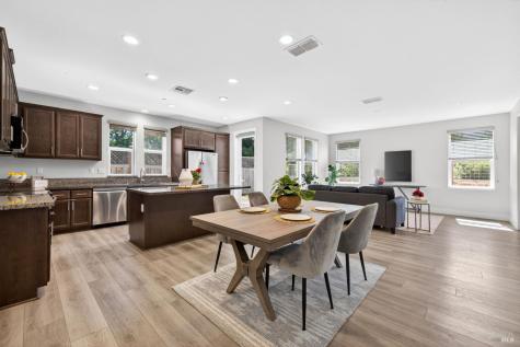1273 Del Rancho Way Petaluma CA 94954
