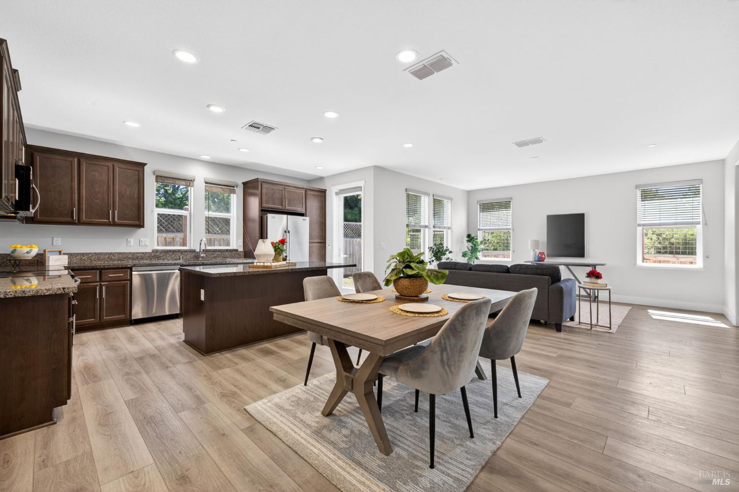 1273 Del Rancho Way Petaluma CA 94954