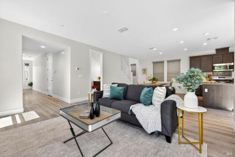 1273 Del Rancho Way Petaluma CA 94954