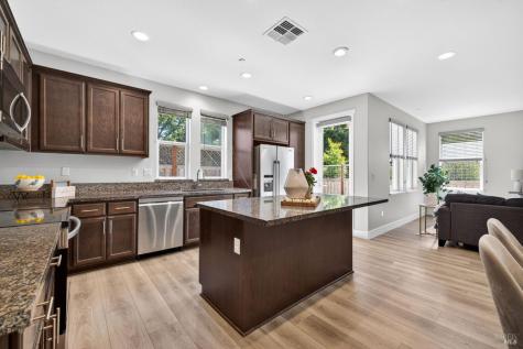 1273 Del Rancho Way Petaluma CA 94954