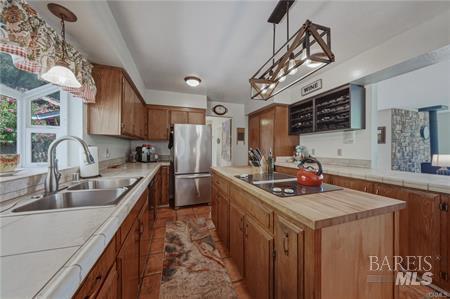 3295 S Lake Court Kelseyville CA 95451