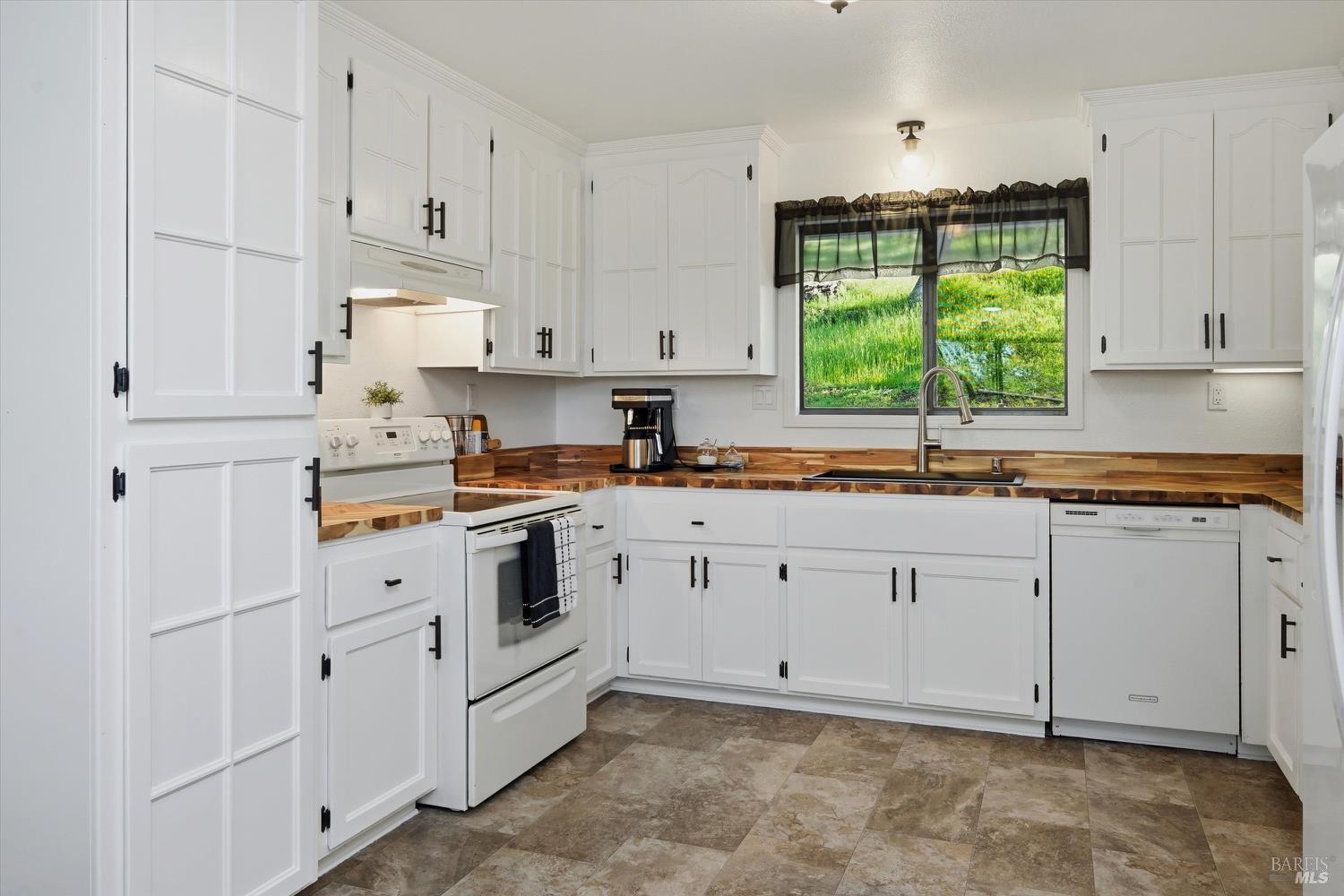 19004 Deer Hill Road Hidden Valley Lake CA 95467