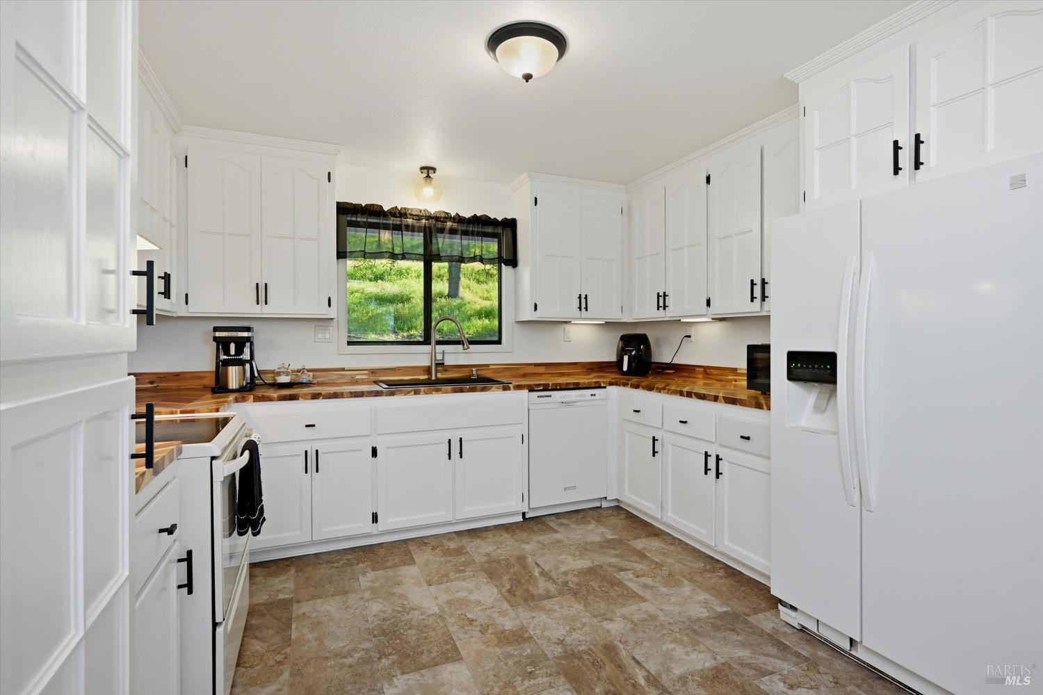 19004 Deer Hill Road Hidden Valley Lake CA 95467