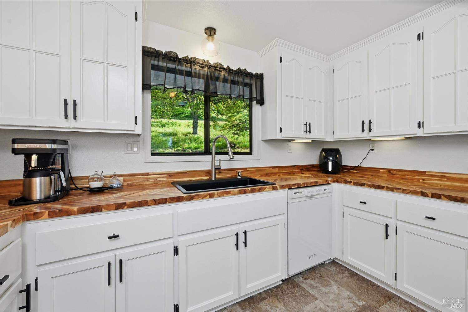 19004 Deer Hill Road Hidden Valley Lake CA 95467