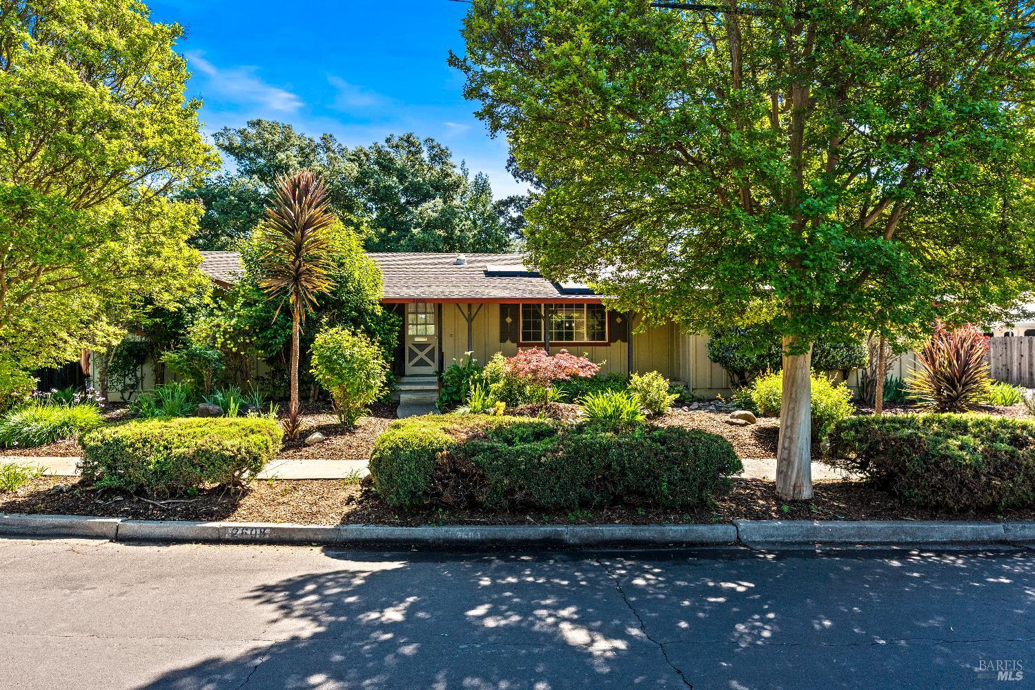 2608 W Pueblo Avenue Napa CA 94558