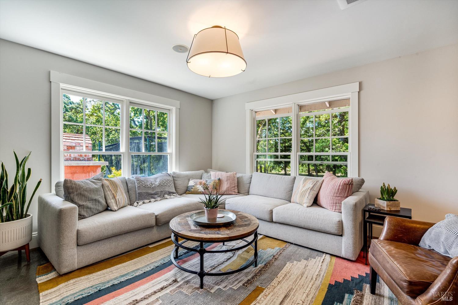 1079 Hedgeside Avenue Napa CA 94558