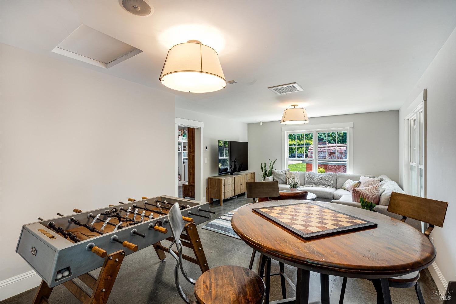 1079 Hedgeside Avenue Napa CA 94558