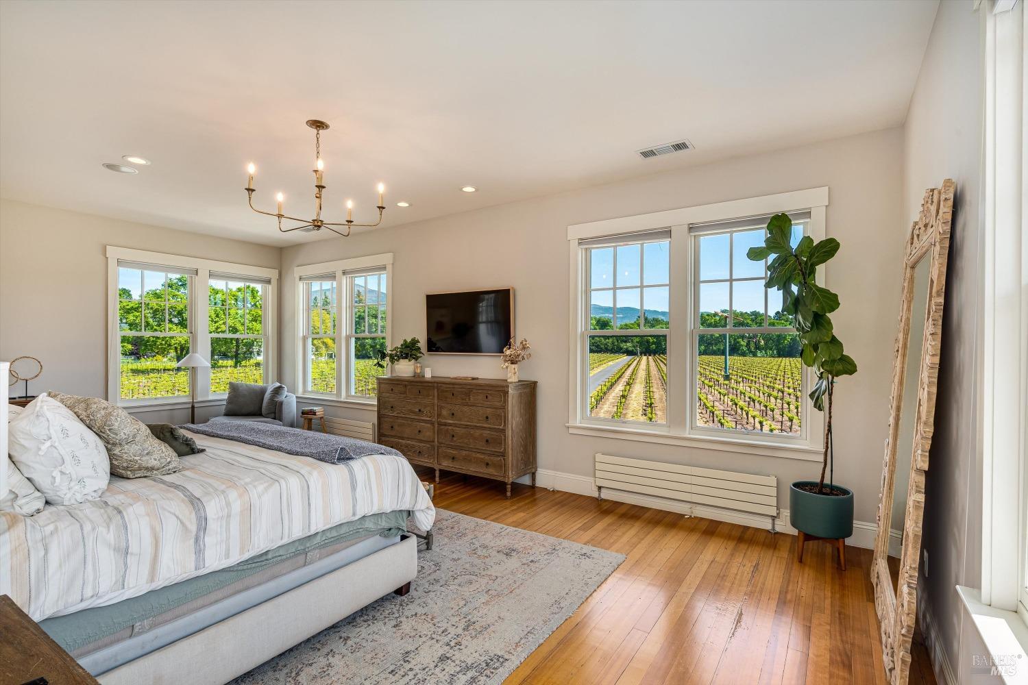 1079 Hedgeside Avenue Napa CA 94558