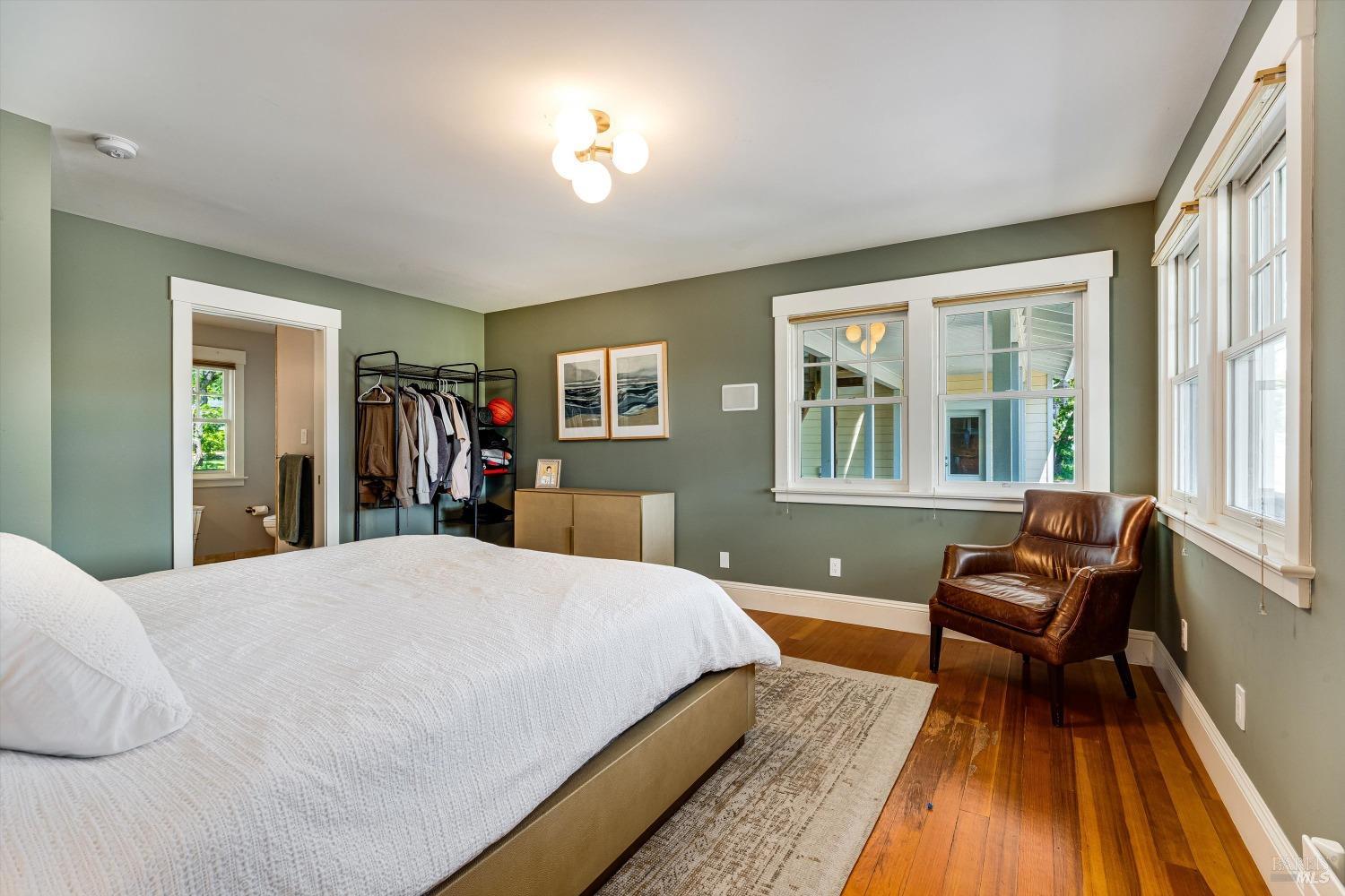 1079 Hedgeside Avenue Napa CA 94558