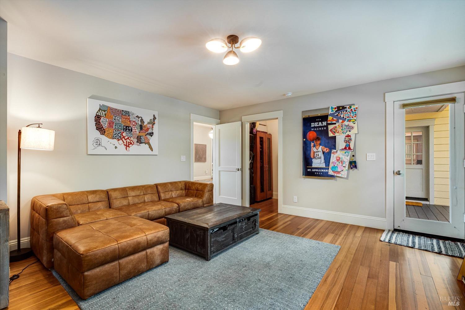 1079 Hedgeside Avenue Napa CA 94558