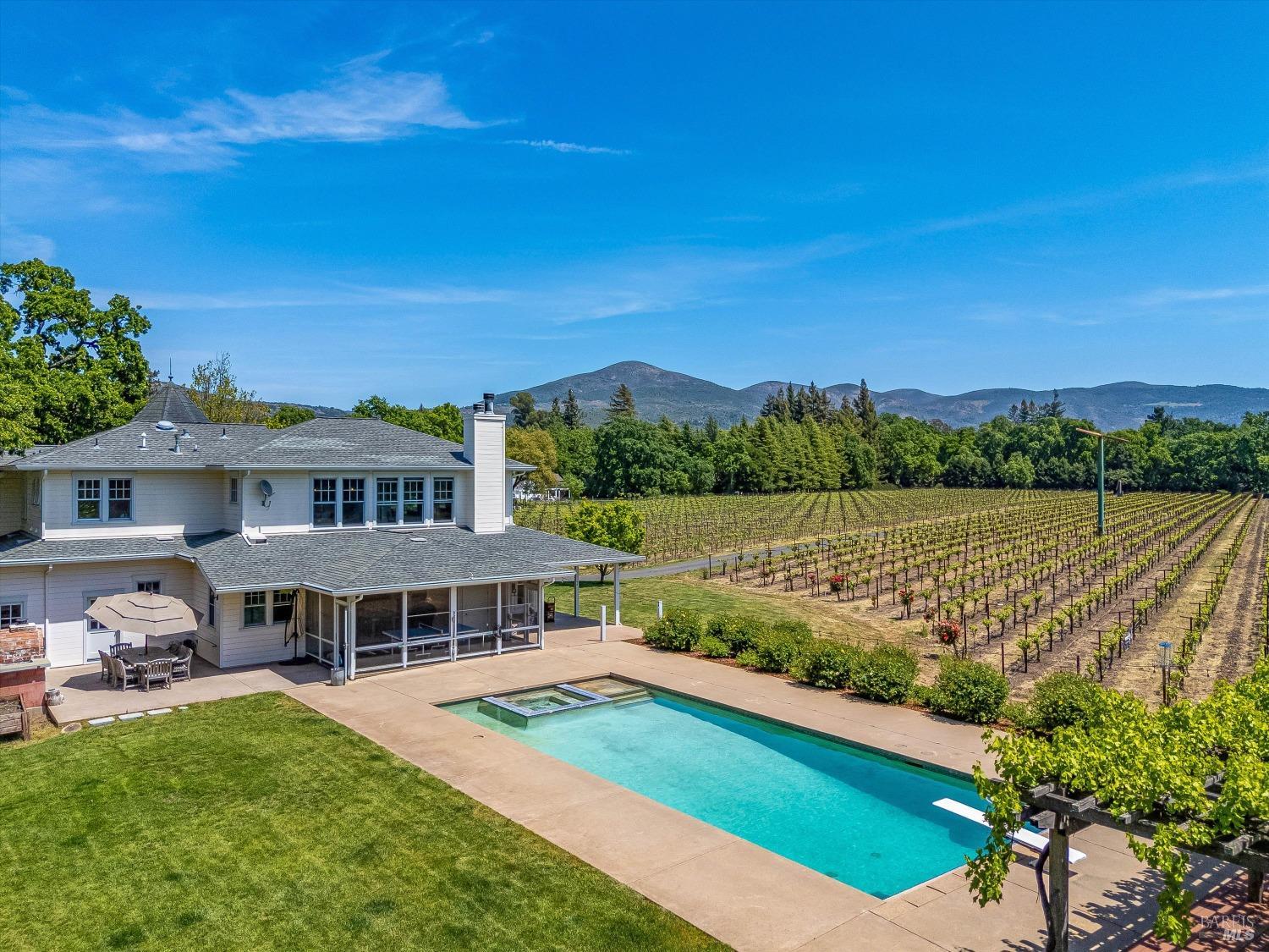 1079 Hedgeside Avenue Napa CA 94558